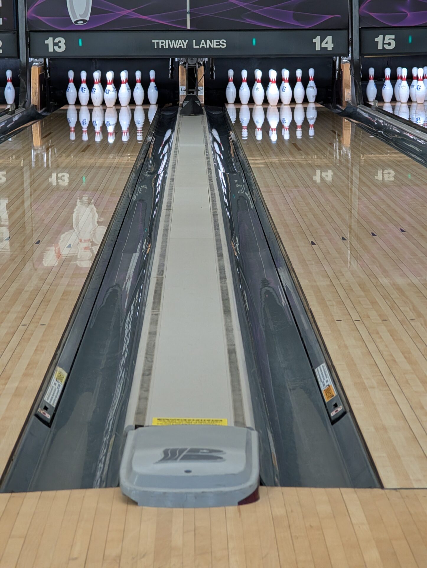 Ballerz sports club bowling lanes